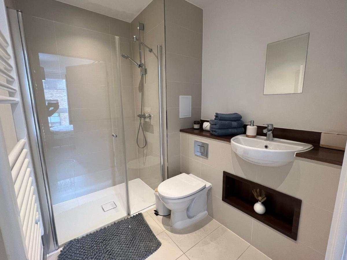 Apartament Modern 2br 2ba Wparking Sleeps 6 Comfortably *